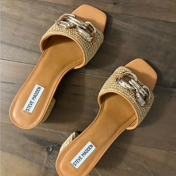 Steve Madden Tan Woven Mules with Gold Accent - Picture 2 of 4